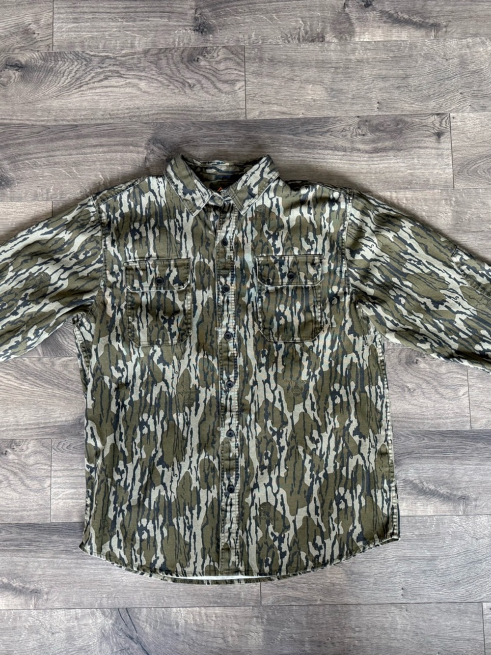 Casual Men's Camouflage Button-Down Shirt - Olive
